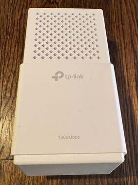 TP-Link TL-WPA7510 AC750 Wi-Fi Range Extender AV1000 Powerline Edition